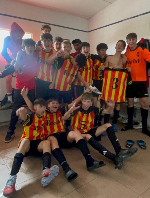 L’Infantil s14 guanya el seu partit davant l’Olimpic la Garriga!Amb aquesta victòria la temporada que ve seguirem a Primera Divisió a la categoria s14! ✅🔝Enhorabona equip! 🥳🥳#orgullcalldetenenc