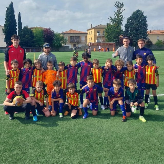 El Prebenjamí B va disputar un torneig el divendres 1 de maig organitzat per @oarvicUn dels rivals va ser el FC Barcelona Escola.Quina experiència!! 🔝#orgullcalldetenenc